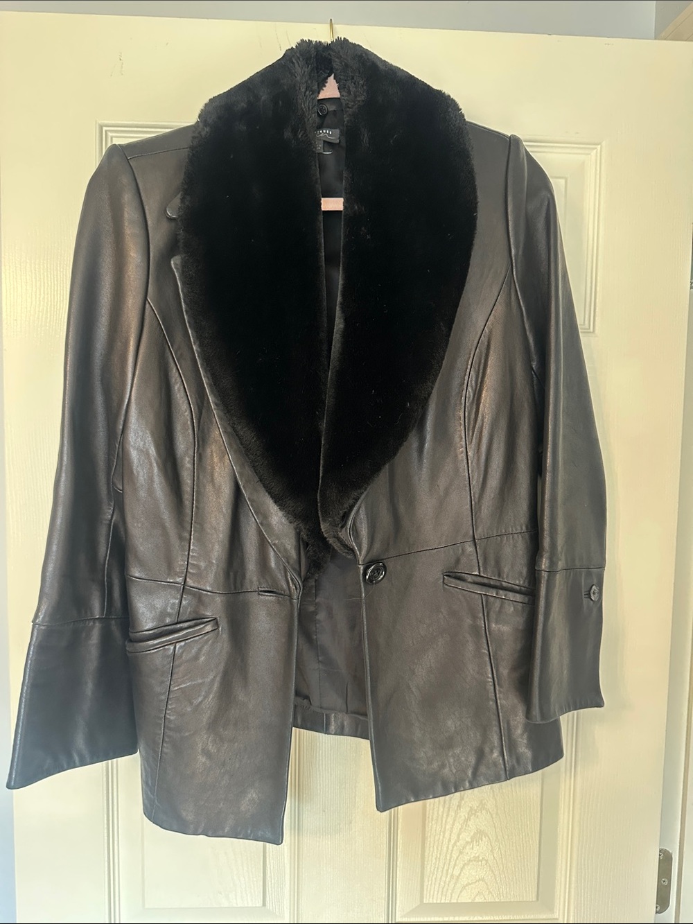 Gorgeous black leather jacket with fur collar